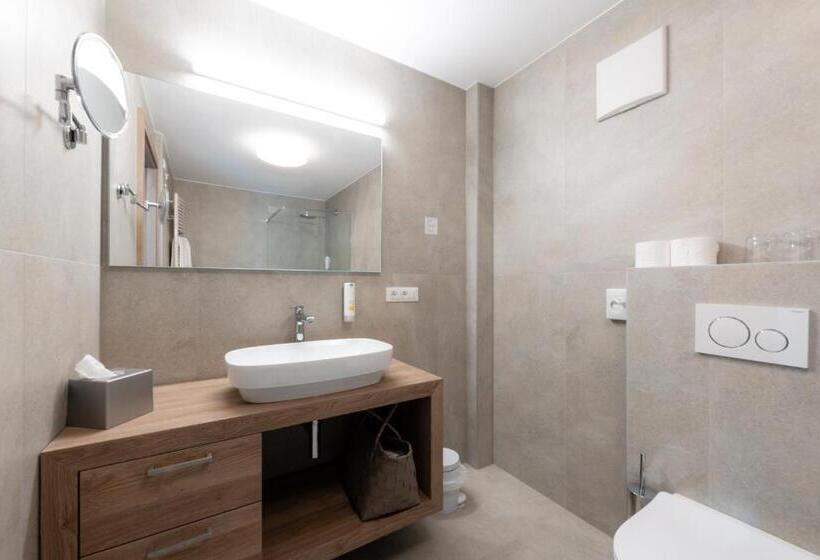 スーペリアールーム, Lisetta