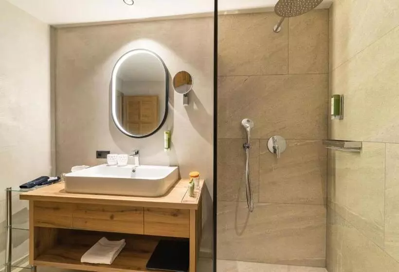 バルコニー付きスタンダードルーム, Mirabell Dolomites Hotel Luxury Ayurveda & Spa