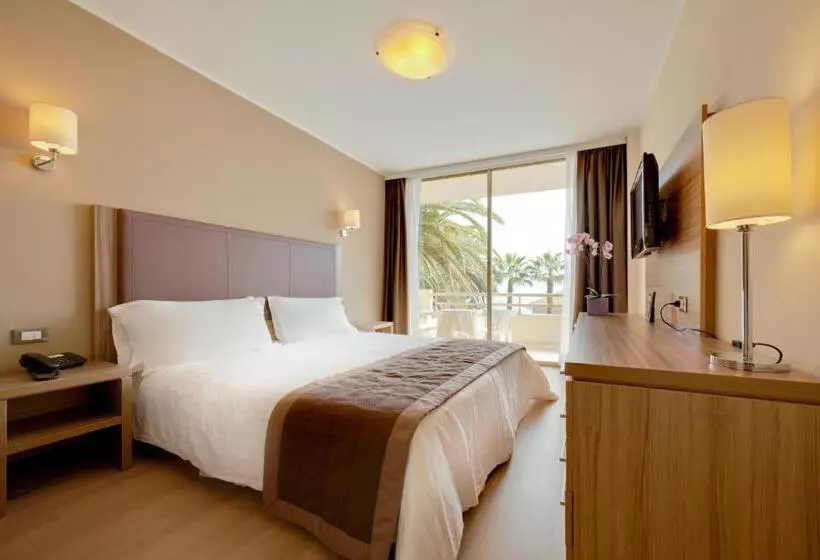 ガーデンビュースタンダードルーム, Nyala Suite Hotel Sanremo