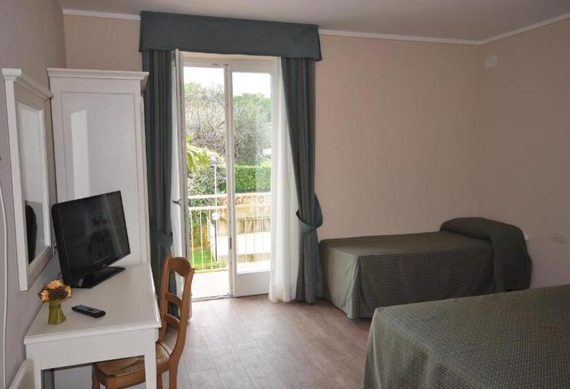 חדר סופריור לשלושה, Panoramica