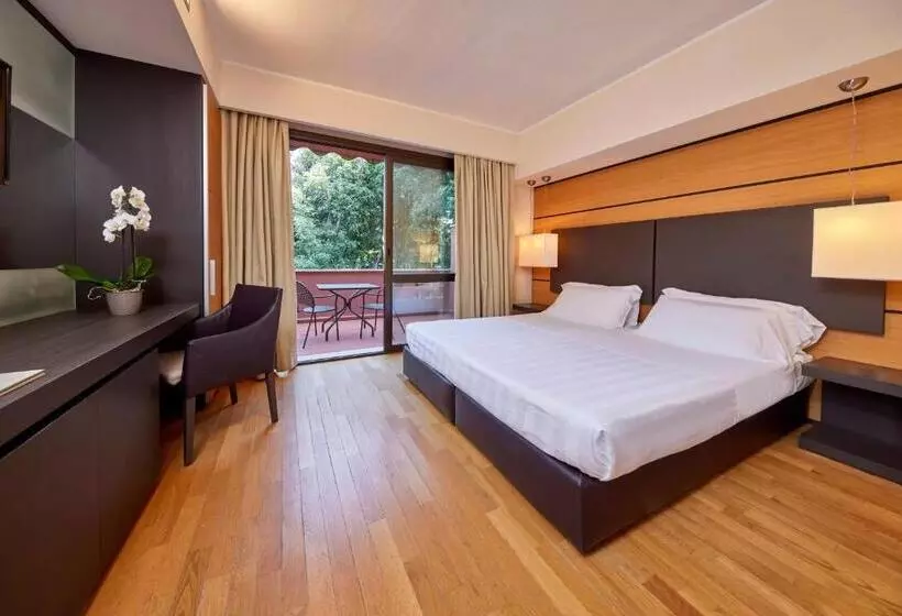 اتاق استاندارد با چشم‌انداز باغ, Park Hotel I Lecci