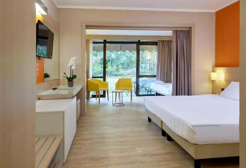 اتاق خانوادگی با چشم‌انداز باغ, Park Hotel I Lecci