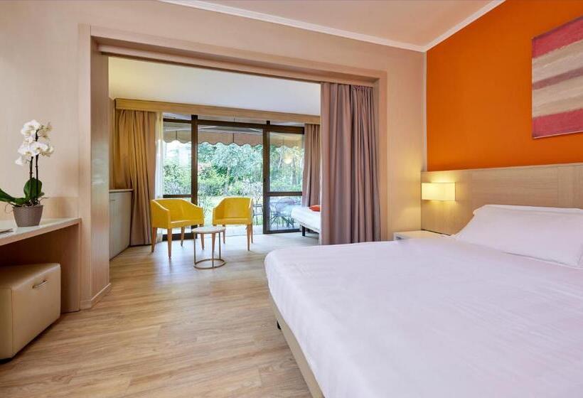 Семейный Номер Вид на Сад, Park Hotel I Lecci
