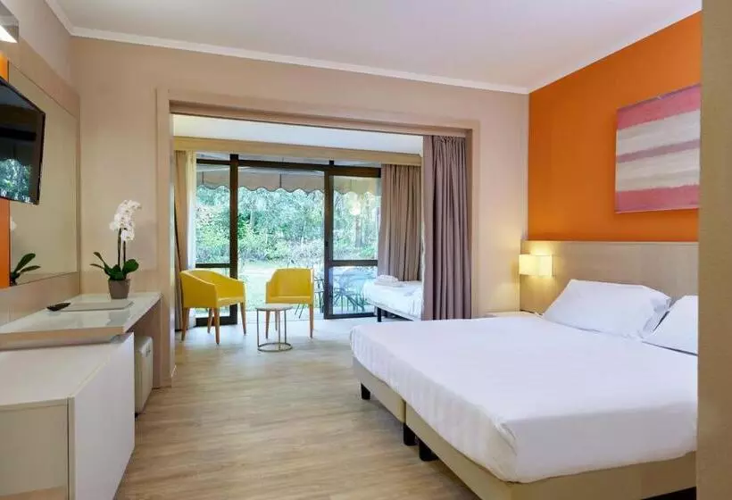 اتاق خانوادگی با چشم‌انداز باغ, Park Hotel I Lecci
