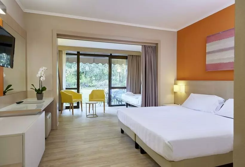 اتاق خانوادگی با چشم‌انداز باغ, Park Hotel I Lecci