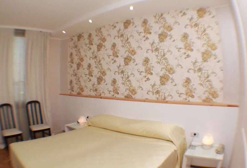 חדר סטנדרט לשלושה, Posta 77