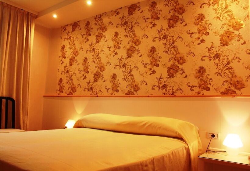 חדר סטנדרט לשלושה, Posta 77