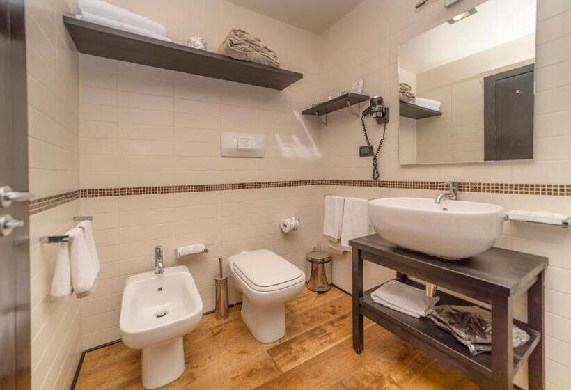 غرفة قياسية رباعية, Principi Di Piemonte Sestriere