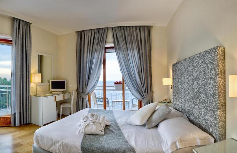 デラックスルーム, Regina