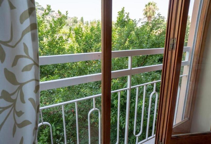 ガーデンビュースタンダードルーム, Regina