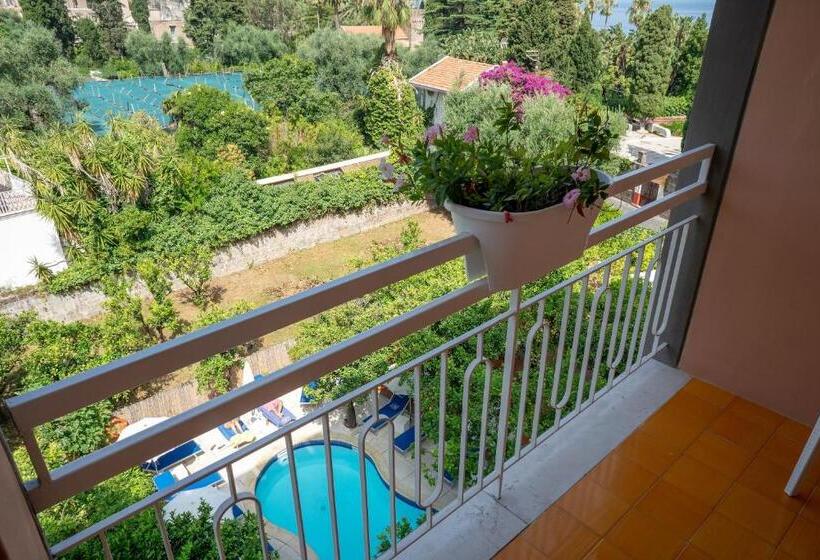 プールビュースタンダードルーム, Regina