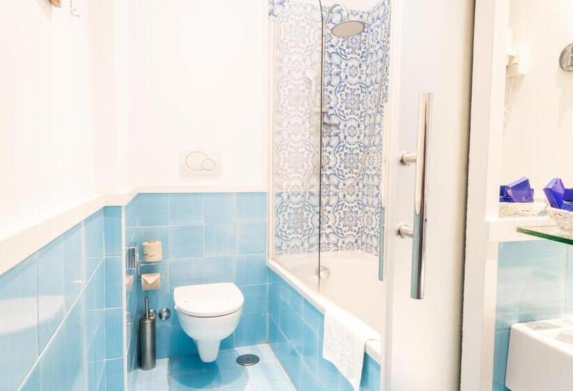 プールビュースタンダードルーム, Regina