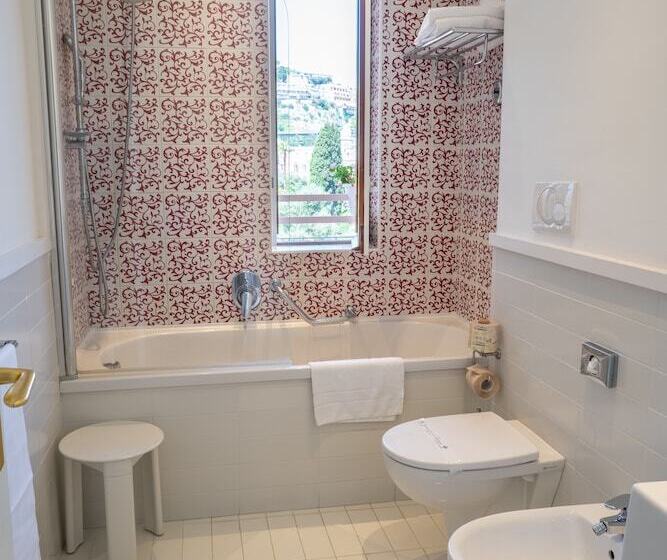 プールビュースタンダードルーム, Regina