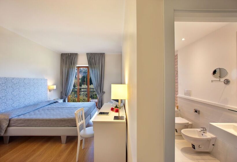 プールビュースタンダードルーム, Regina