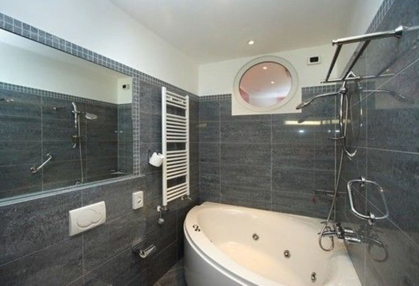 استودیوی استاندارد, Roma