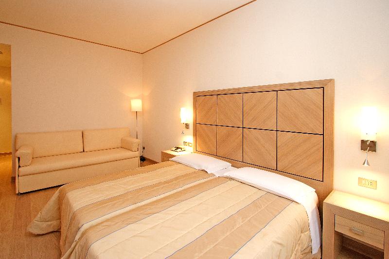 اتاق استاندارد سه نفره, Roma