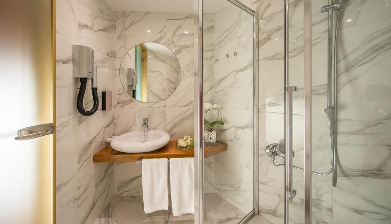 استودیوی استاندارد, Roma