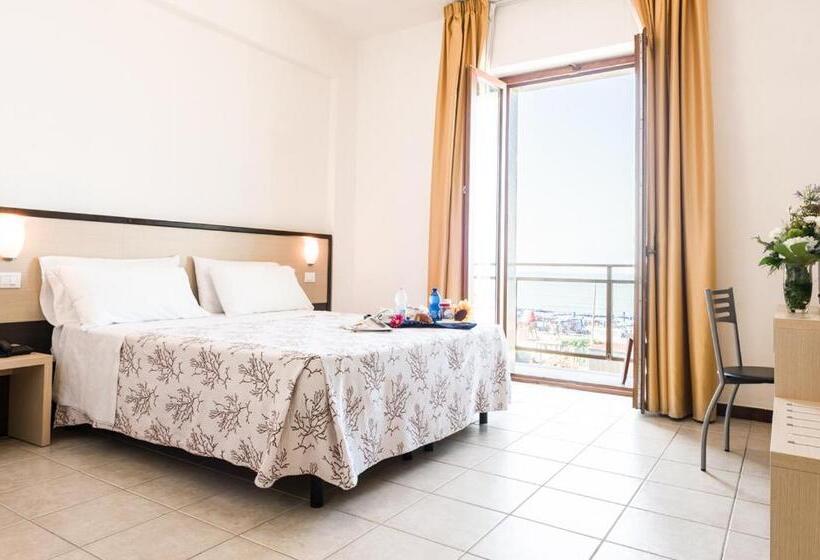 غرفة ديلوكس مطلّة علي البحر, Rondine