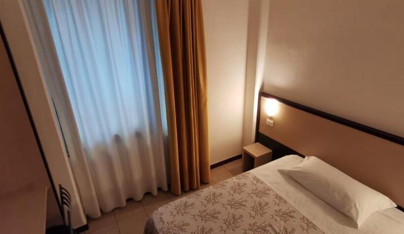 غرفة قياسية فردية, Rondine