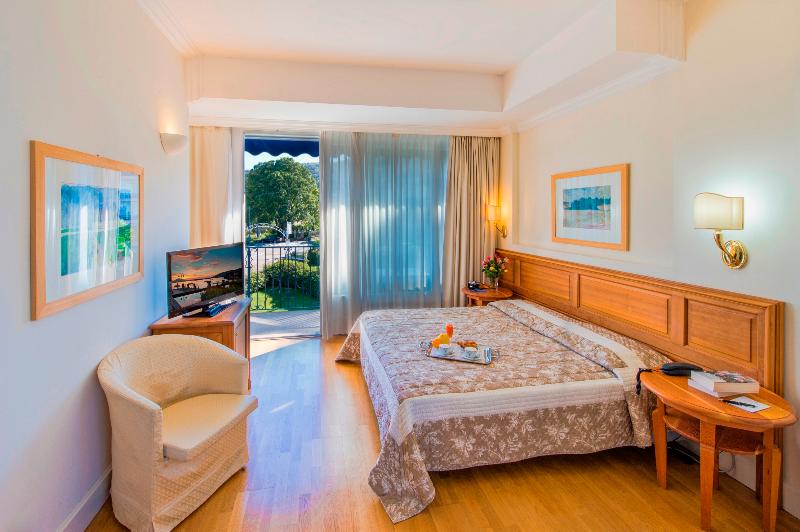 수피리어 룸, Royal