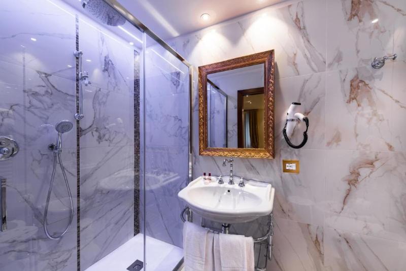 اتاق لوکس, Scandinavia   Relais