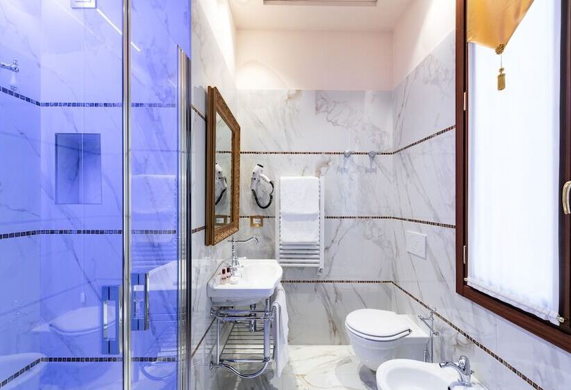 اتاق لوکس, Scandinavia   Relais