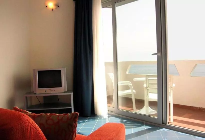 اتاق استاندارد با چشم‌انداز دریا, Torre Del Sole