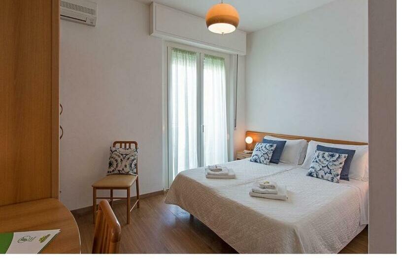 스탠다드 룸, Tritone