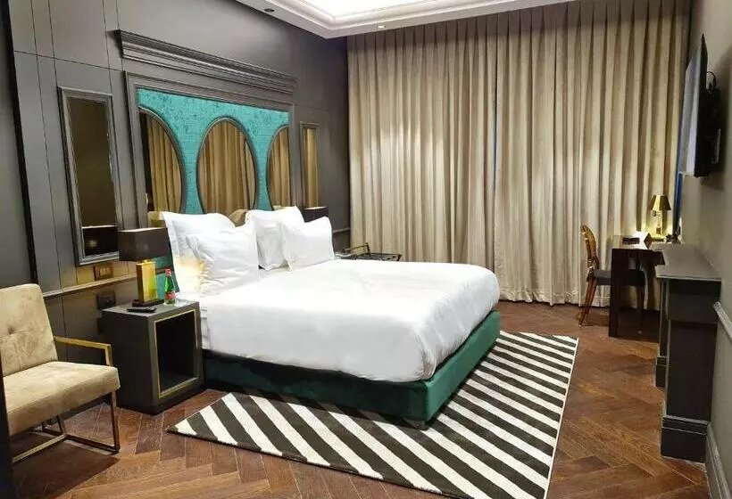 ファミリールーム, Debrah Brown, A Member Of Brown Hotels
