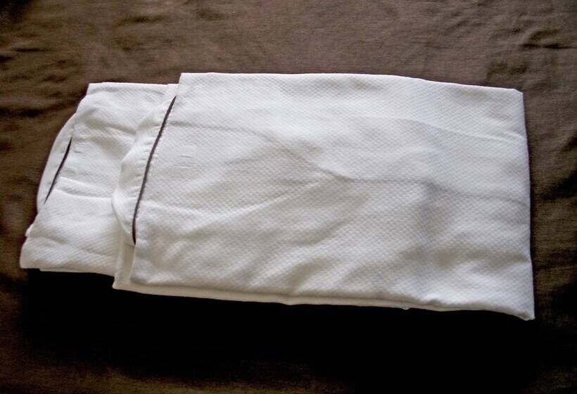 غرفة إقتصادية, Century Royal