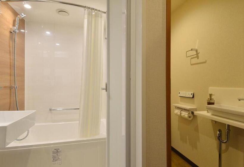 高级三人间, Hakodate Kokusai