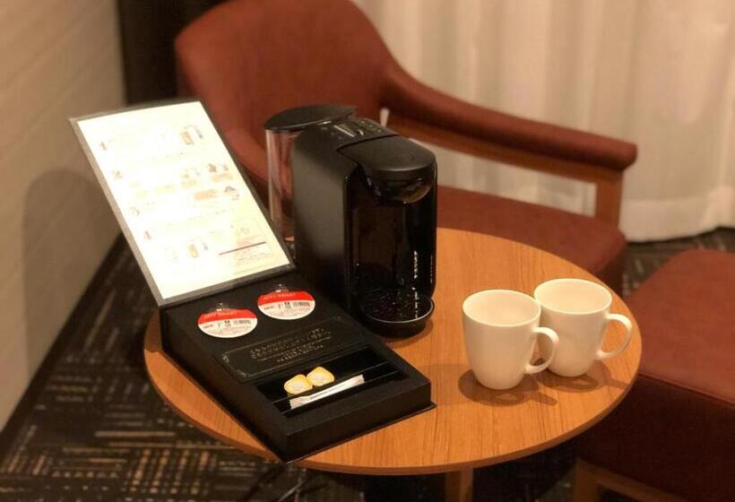 高级三人间, Hakodate Kokusai