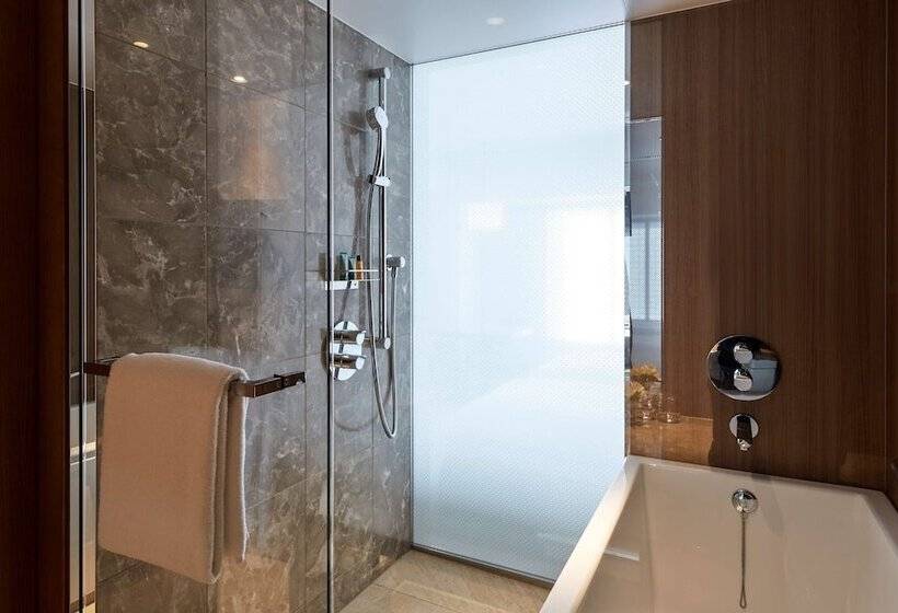 Номер Executive, Hilton Nagoya