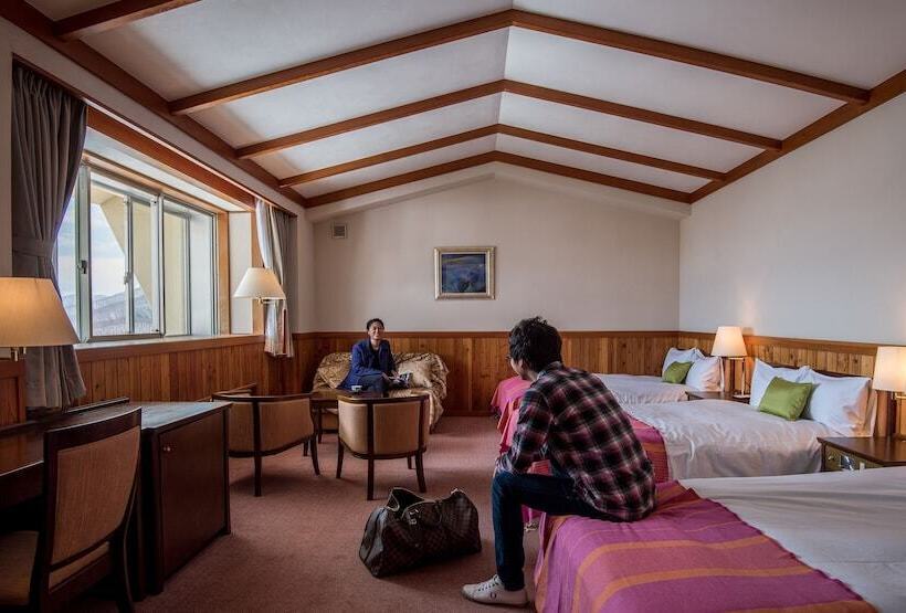 اتاق لوکس سه تخته, Okushiga Kogen