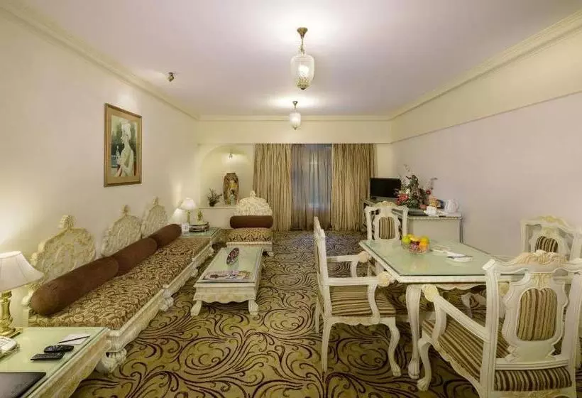 スイート, Pride Hotel Pune