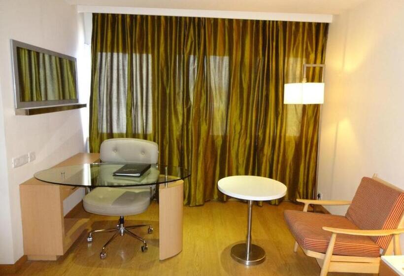 クラブルーム, Savera