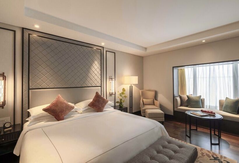 Номер Клуб, Taj Coromandel