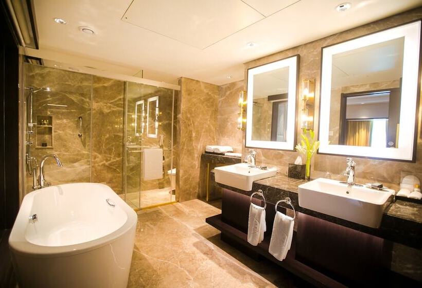 Люкс Повышенной Комфортности, Taj Coromandel