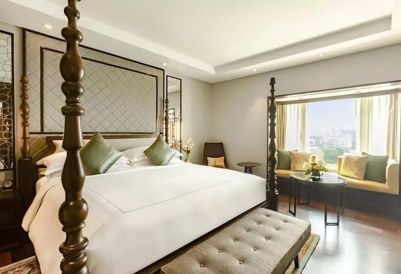 デラックススイート, Taj Coromandel