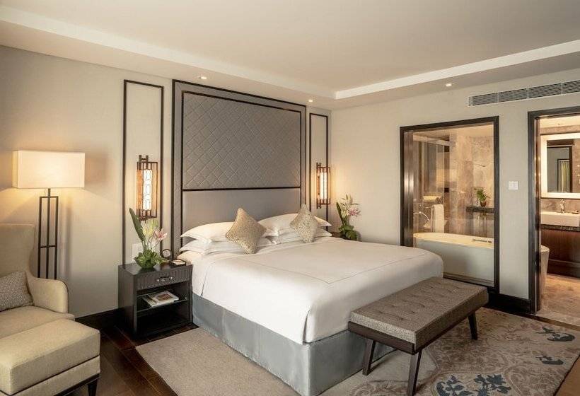 Люкс Повышенной Комфортности, Taj Coromandel