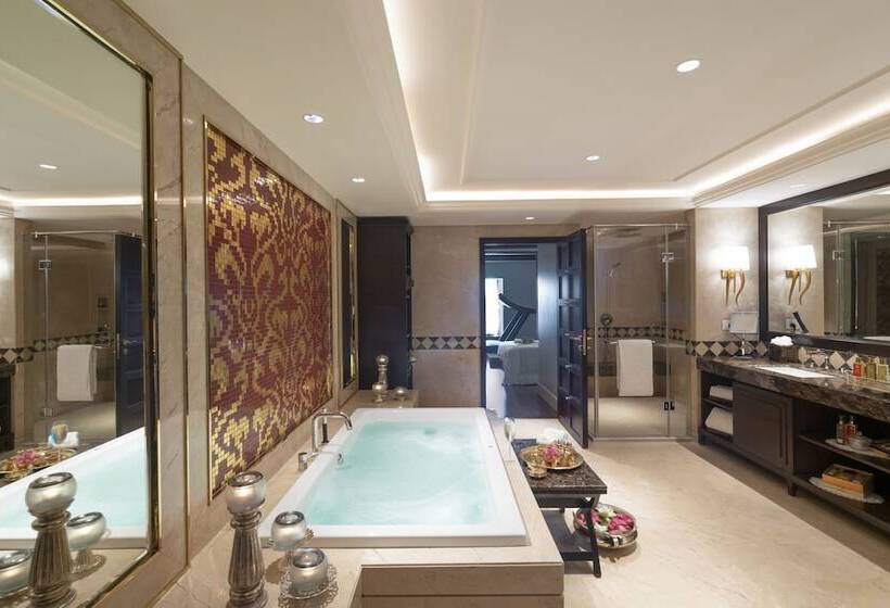 Люкс, Taj Coromandel