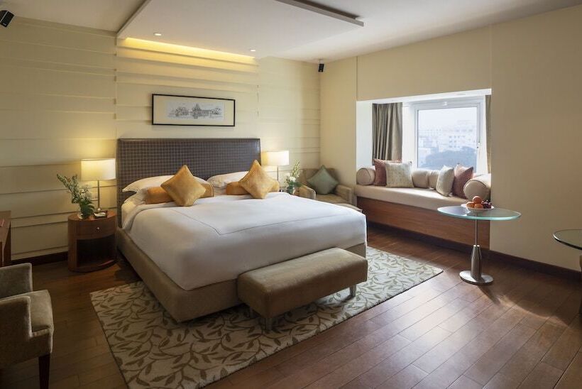 جناح جونيور, Taj Coromandel