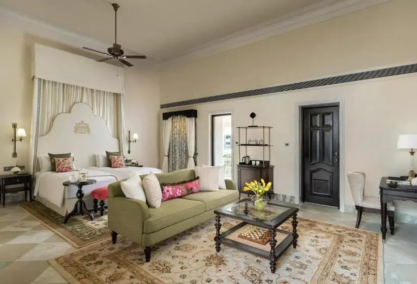 キングサイズベッドのデラックスルーム, Taj Usha Kiran Palace, Gwalior