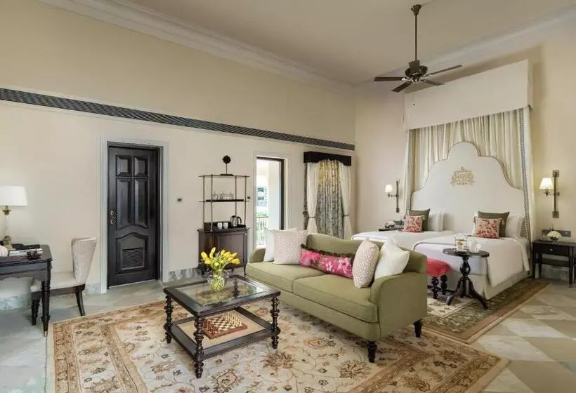 キングサイズベッドのデラックスルーム, Taj Usha Kiran Palace, Gwalior