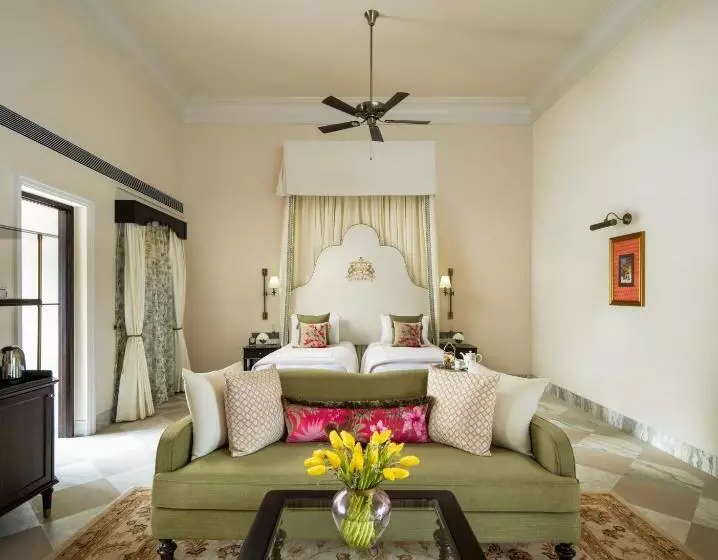 キングサイズベッドのデラックスルーム, Taj Usha Kiran Palace, Gwalior