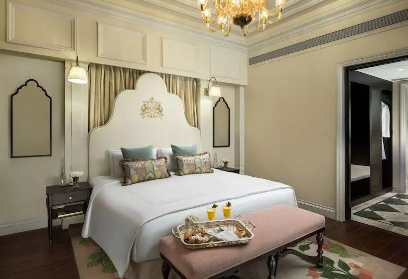 プール付き２ベッドルームデラックスビラ, Taj Usha Kiran Palace, Gwalior