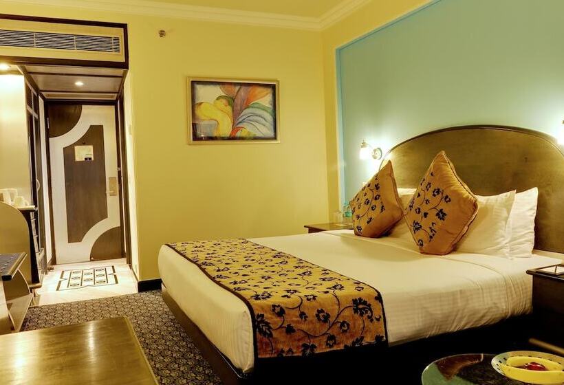 Номер Клуб, The Suryaa  New Delhi