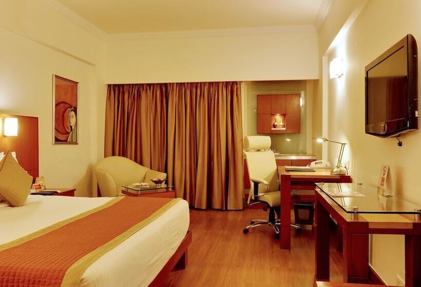 Номер Deluxe, The Suryaa  New Delhi