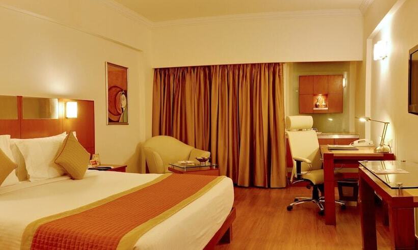 Номер Deluxe, The Suryaa  New Delhi