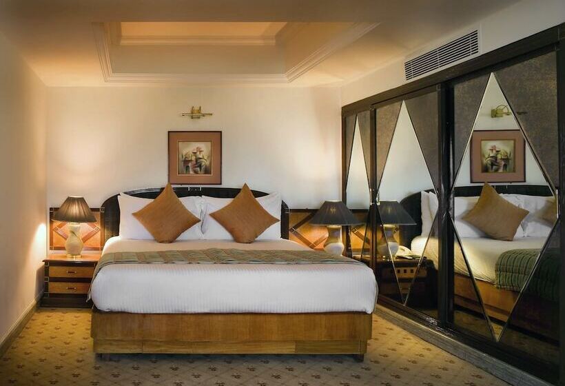 Люкс Повышенной Комфортности, The Suryaa  New Delhi